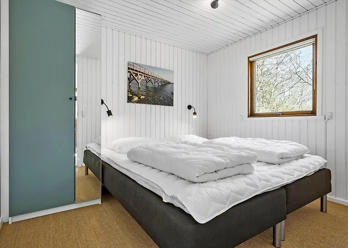 4704-aakirkeby-sondre-landevej-62 *